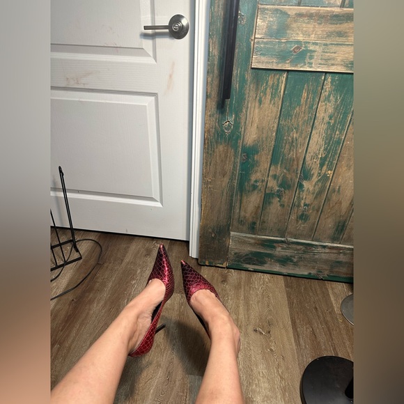 Donald Pliner Women's High Heel Shoes Red Snakeskin Python Foil
Metallic size 6 - Picture 5 of 17